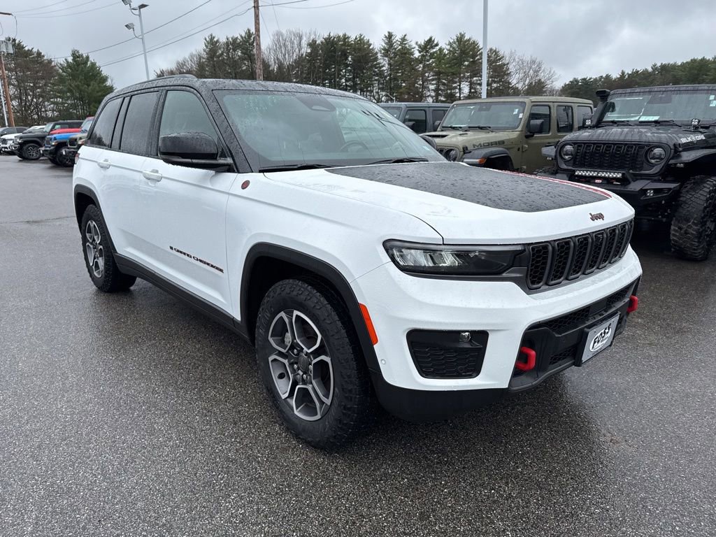 Certified 2022 Jeep Grand Cherokee Trailhawk w/ ADV Protech Group II AWD/4WD image 7