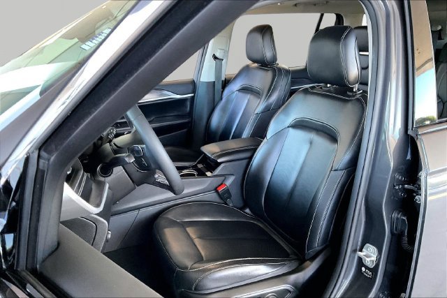 Used 2023 Jeep Grand Cherokee L Limited AWD/4WD image 15