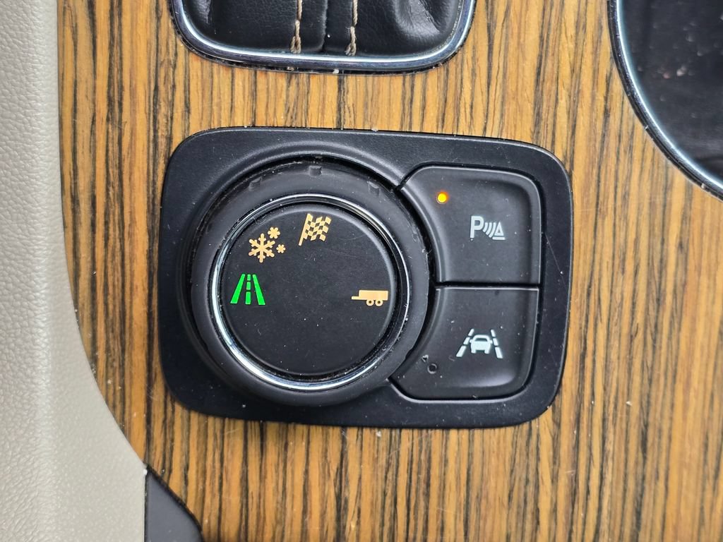 Certified 2017 GMC Acadia Denali w/ Technology Package FWD image 24