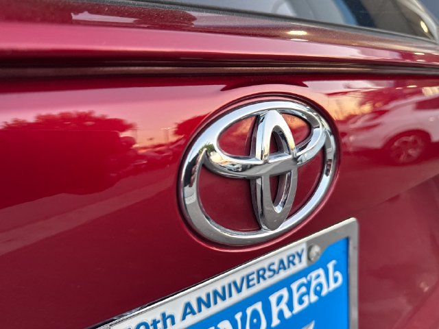 Used 2025 Toyota RAV4 XLE FWD image 31