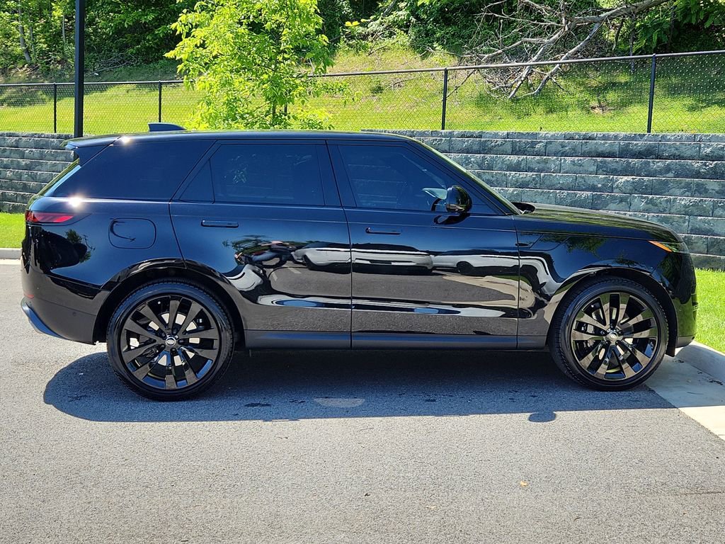 Used 2024 Land Rover Range Rover Sport SE AWD/4WD image 11