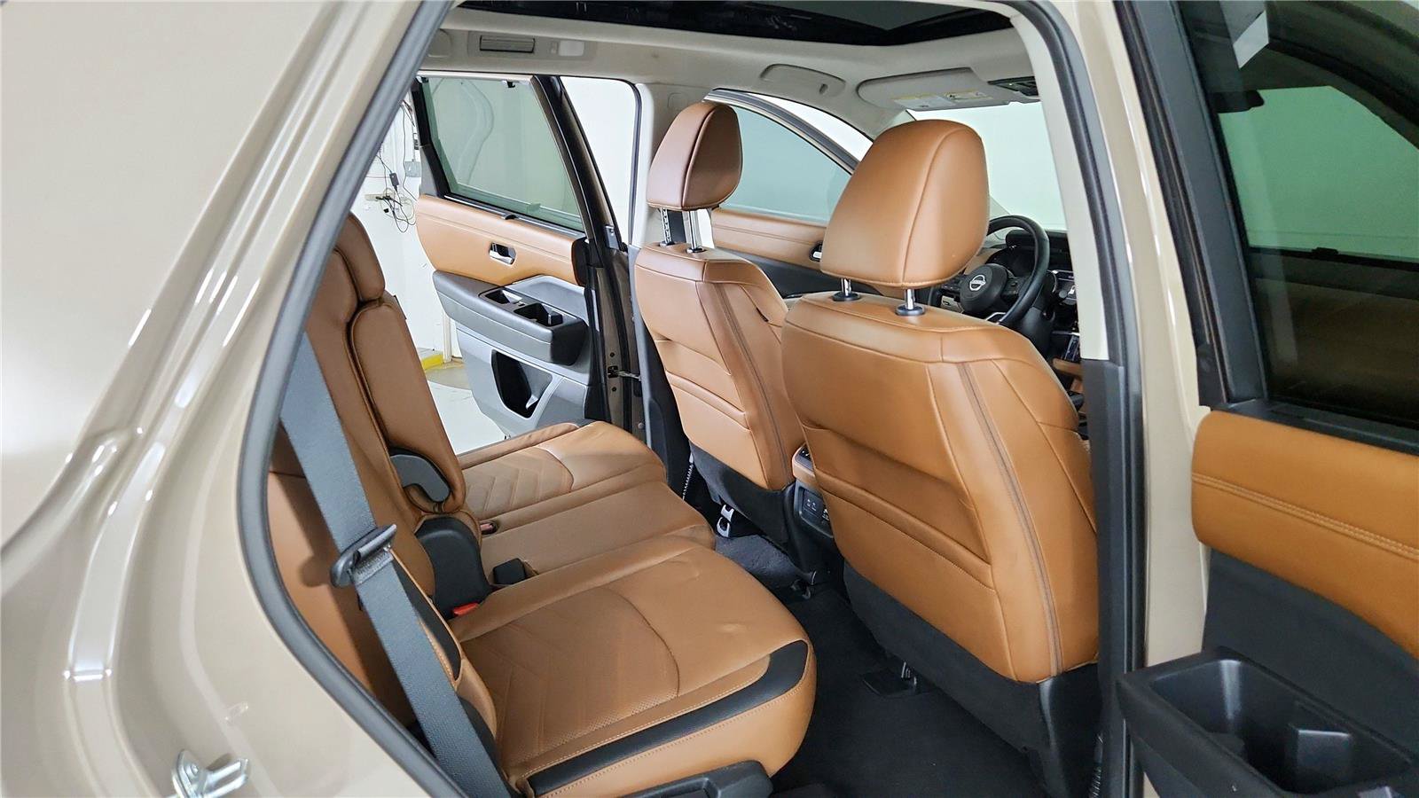 Used 2023 Nissan Pathfinder Platinum w/ Cargo Package FWD image 21