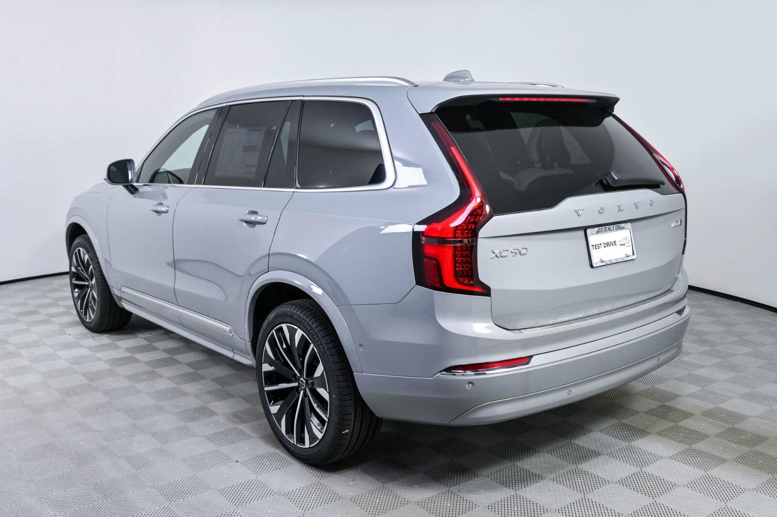 New 2026 Volvo XC90 B6 Plus w/ Protection Package Premier AWD/4WD image 3