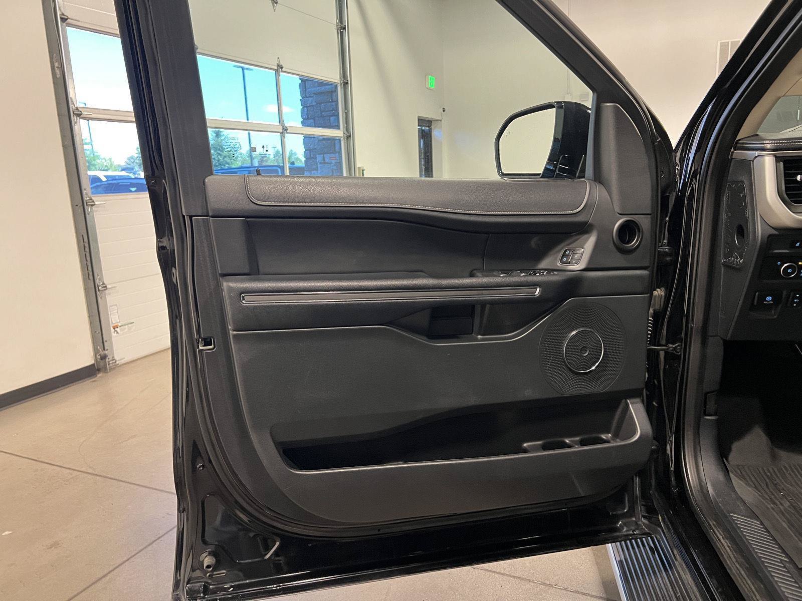 Used 2023 Ford Expedition XLT AWD/4WD image 26