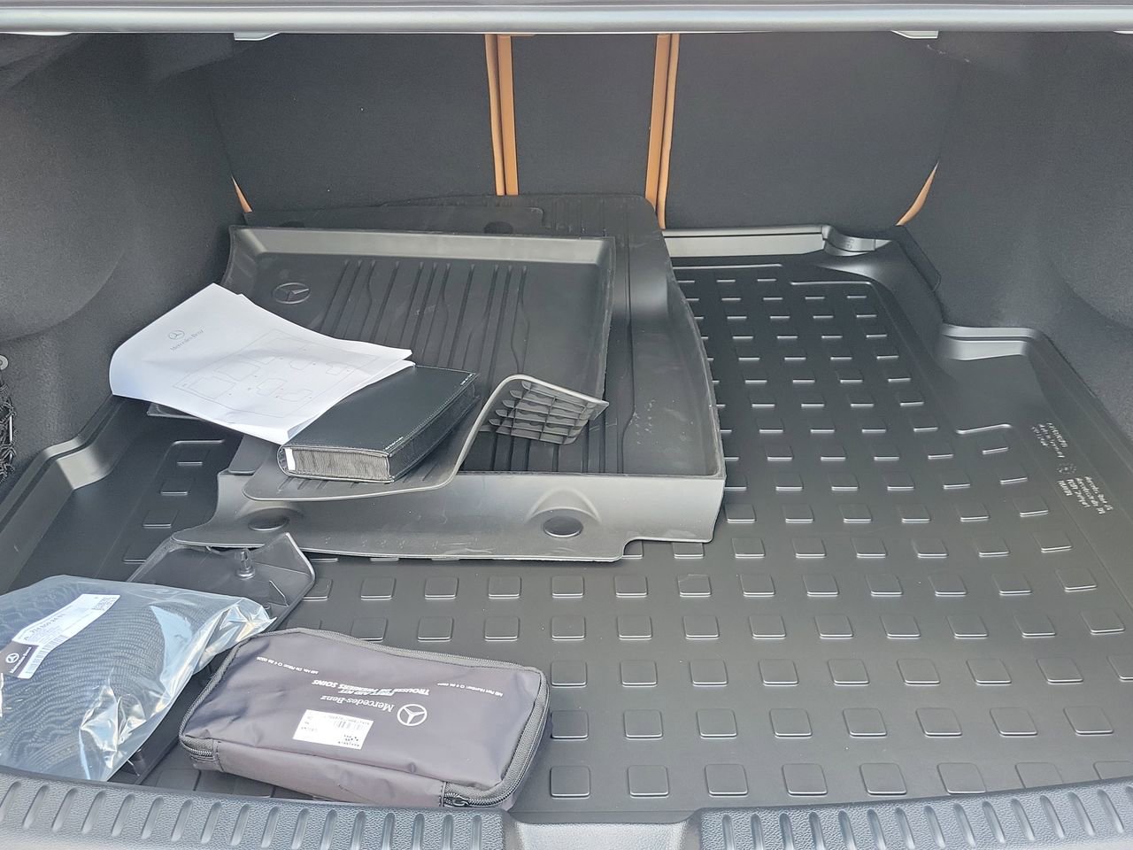 New 2026 Mercedes-Benz E 450 4MATIC Sedan image 9