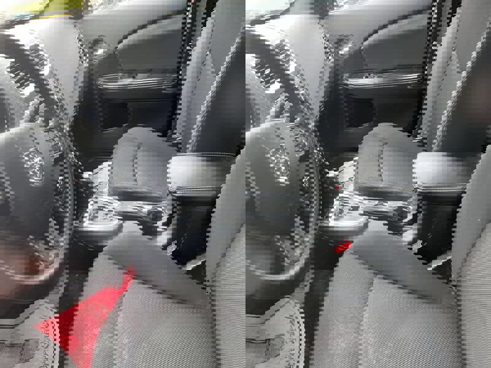 Used 2013 Dodge Avenger SE image 27