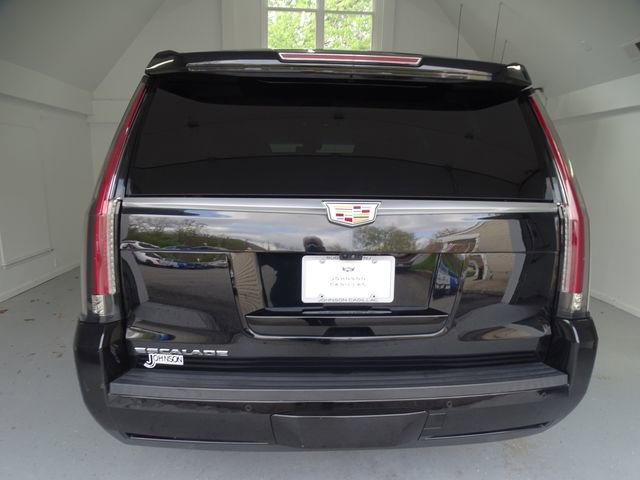 Used 2018 Cadillac Escalade Luxury AWD/4WD image 19