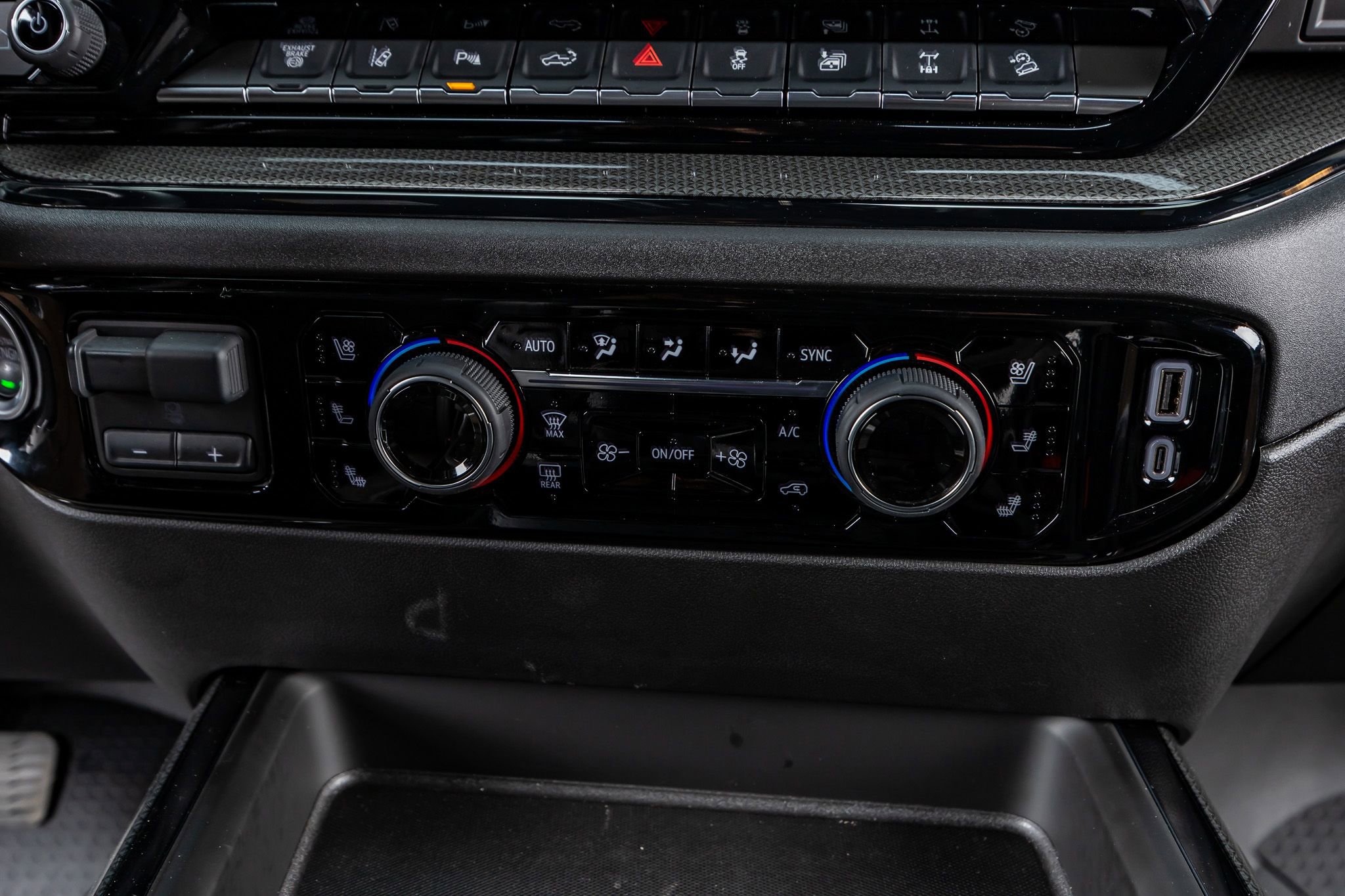 Used 2025 Chevrolet Silverado 2500 ZR2 w/ Technology Package image 27