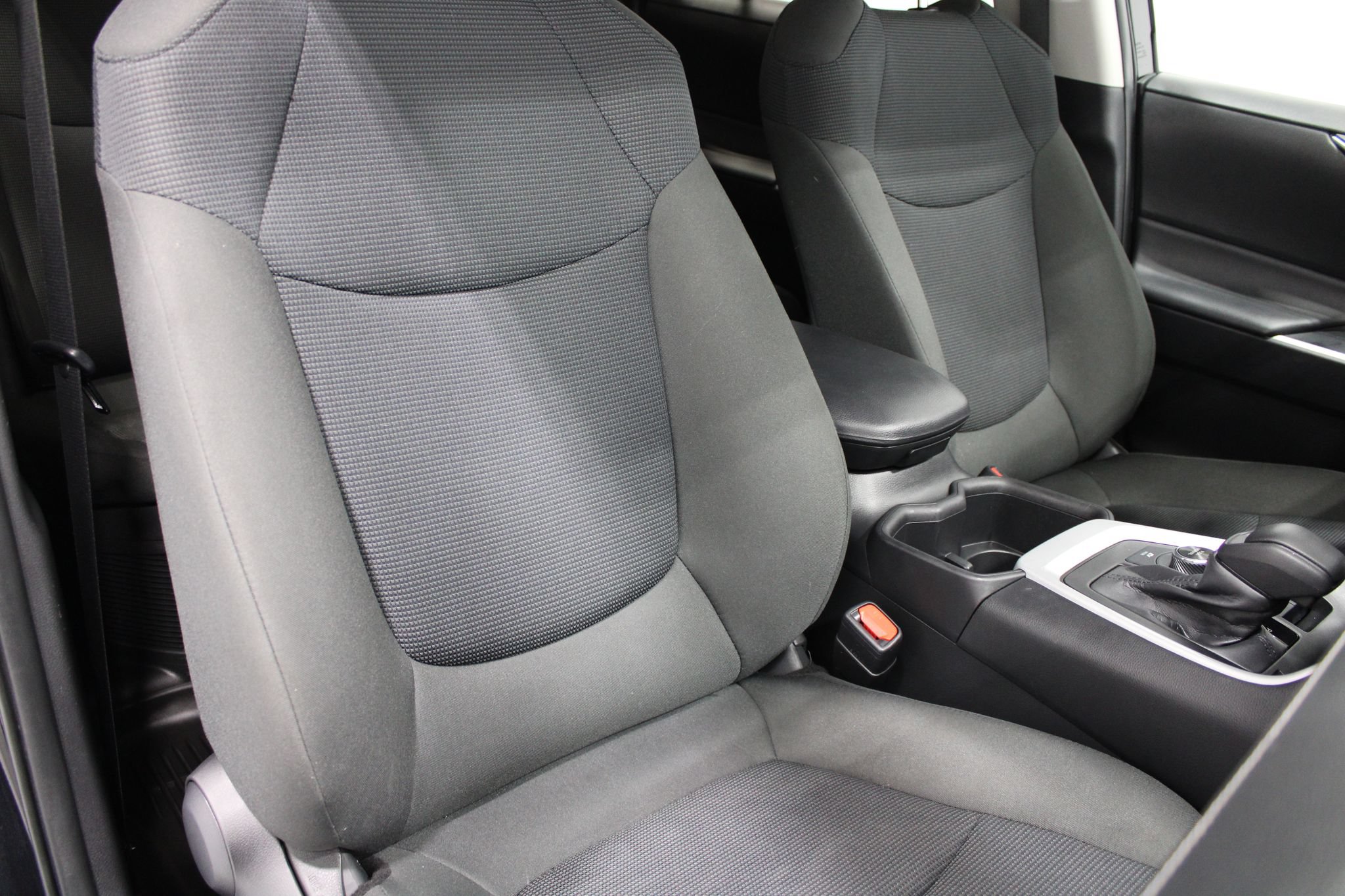 Used 2024 Toyota RAV4 LE AWD/4WD image 27