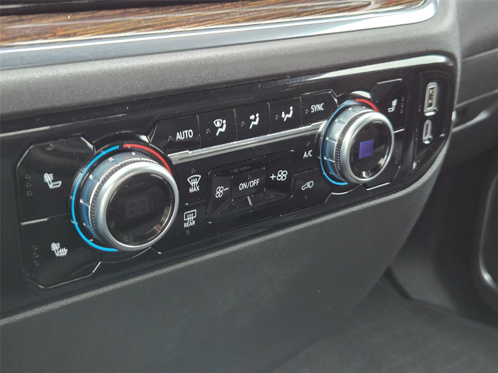 Used 2023 GMC Sierra 1500 SLE AWD/4WD image 19