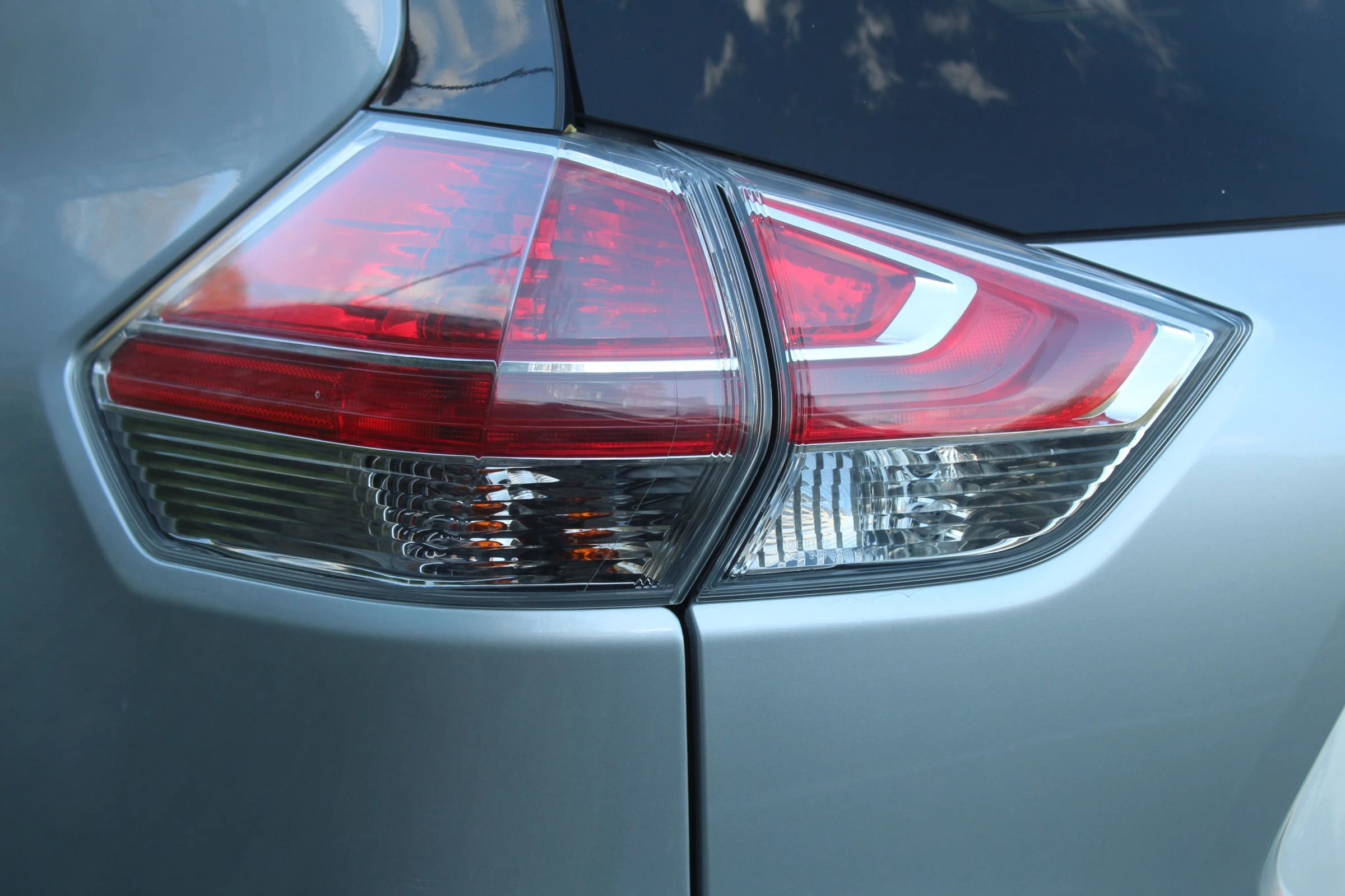 Used 2015 Nissan Rogue SV AWD/4WD image 35