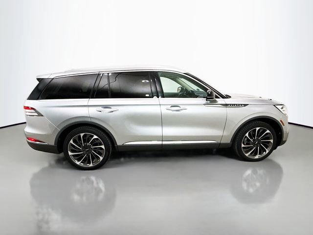 Used 2021 Lincoln Aviator Reserve w/ Equipment Group 202A image 10