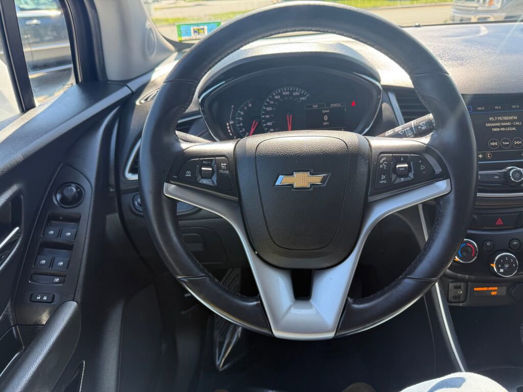 Used 2018 Chevrolet Trax LT w/ LT Convenience Package image 12