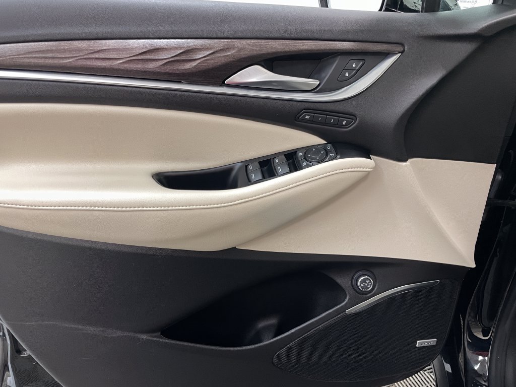 Certified 2022 Buick Enclave Avenir w/ Avenir Technology Package AWD/4WD image 31