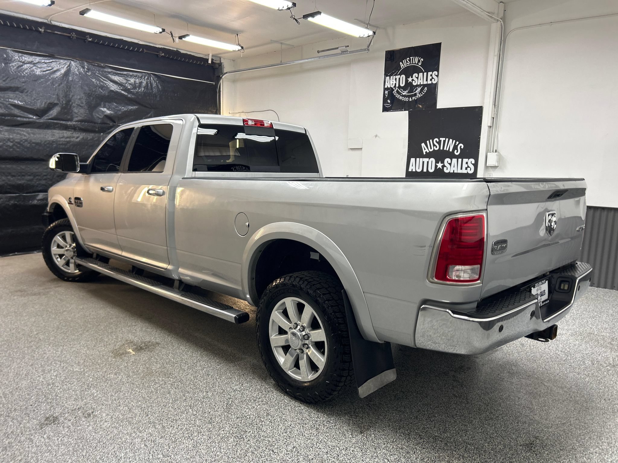 Used 2015 RAM 3500 Laramie Longhorn w/ Convenience Group AWD/4WD image 4