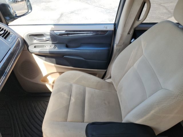 Used 2016 Dodge Grand Caravan SXT FWD image 12