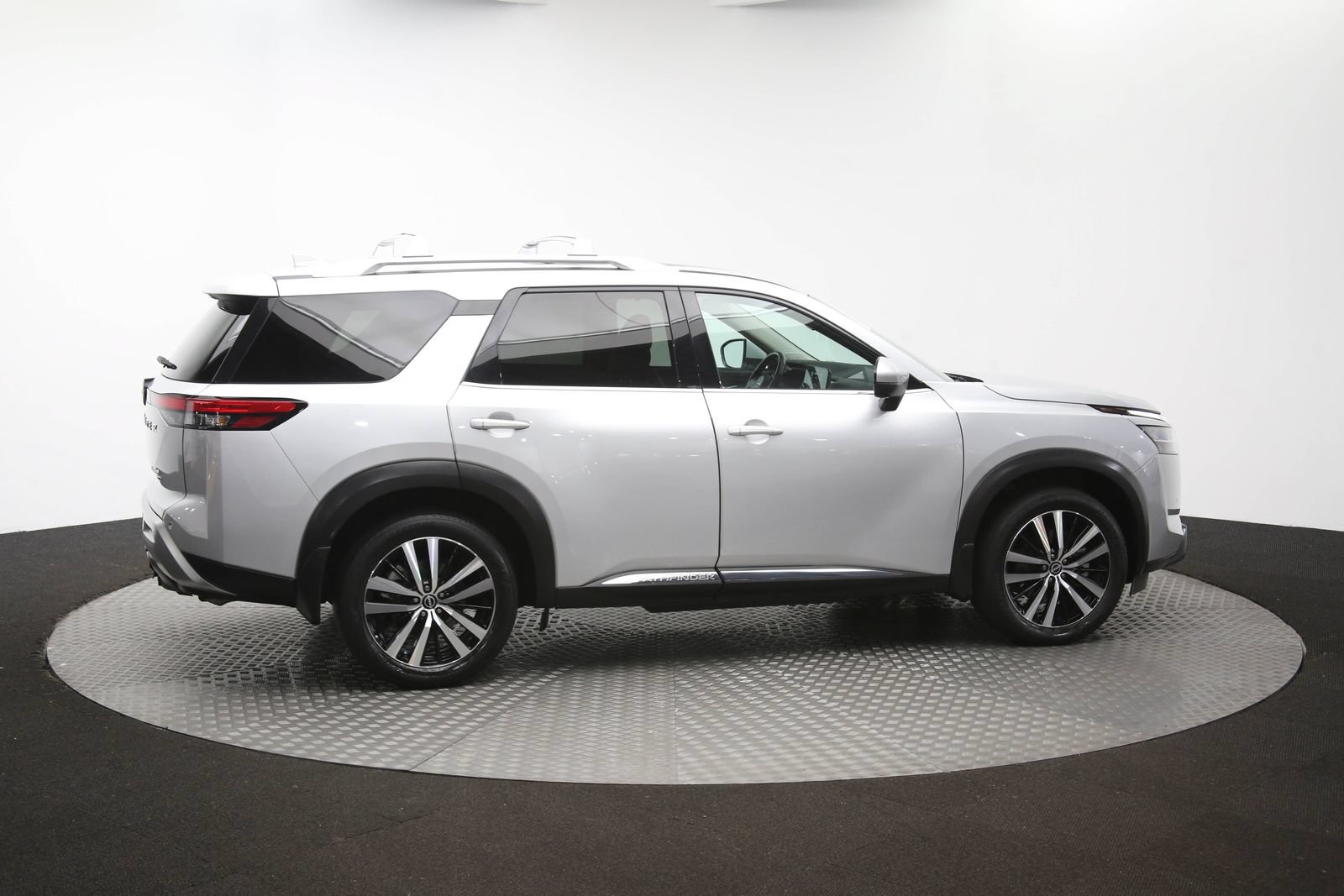 Used 2023 Nissan Pathfinder Platinum AWD/4WD image 41