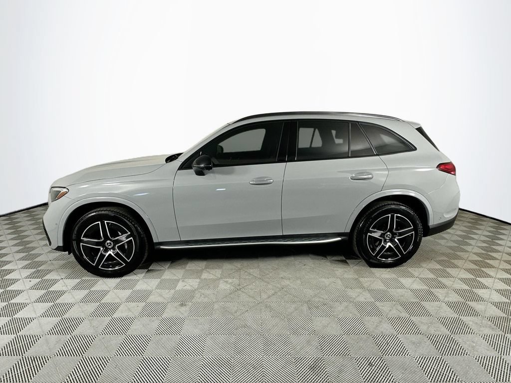 Used 2025 Mercedes-Benz GLC 300 4MATIC image 4