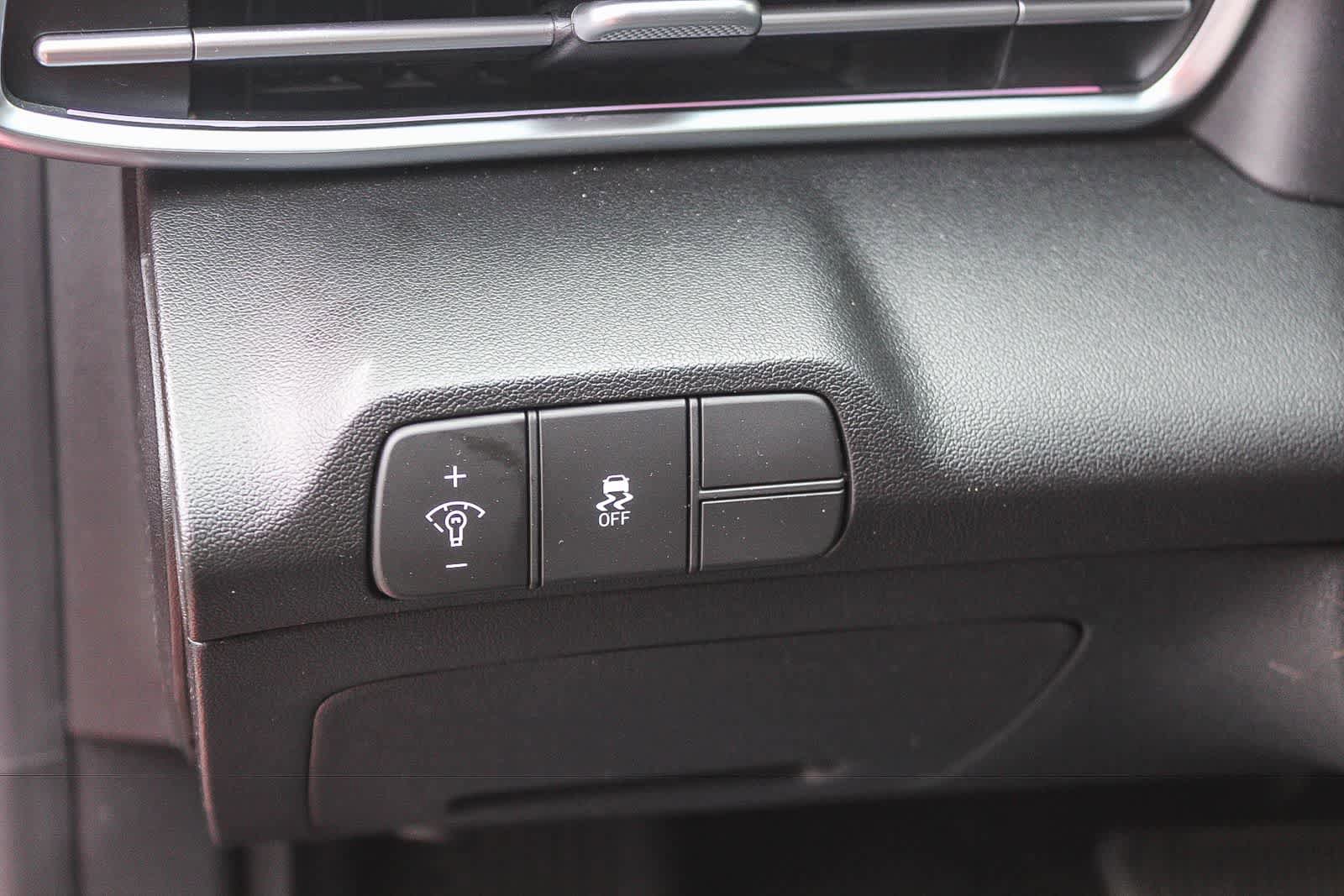 Certified 2025 Hyundai Elantra SEL FWD image 28