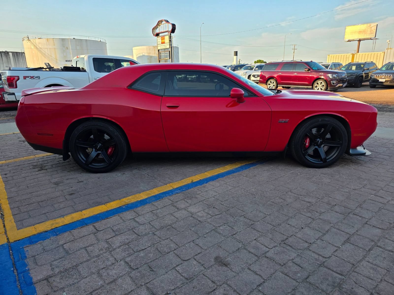 Used 2018 Dodge Challenger SRT w/ Technology Group RWD image 4