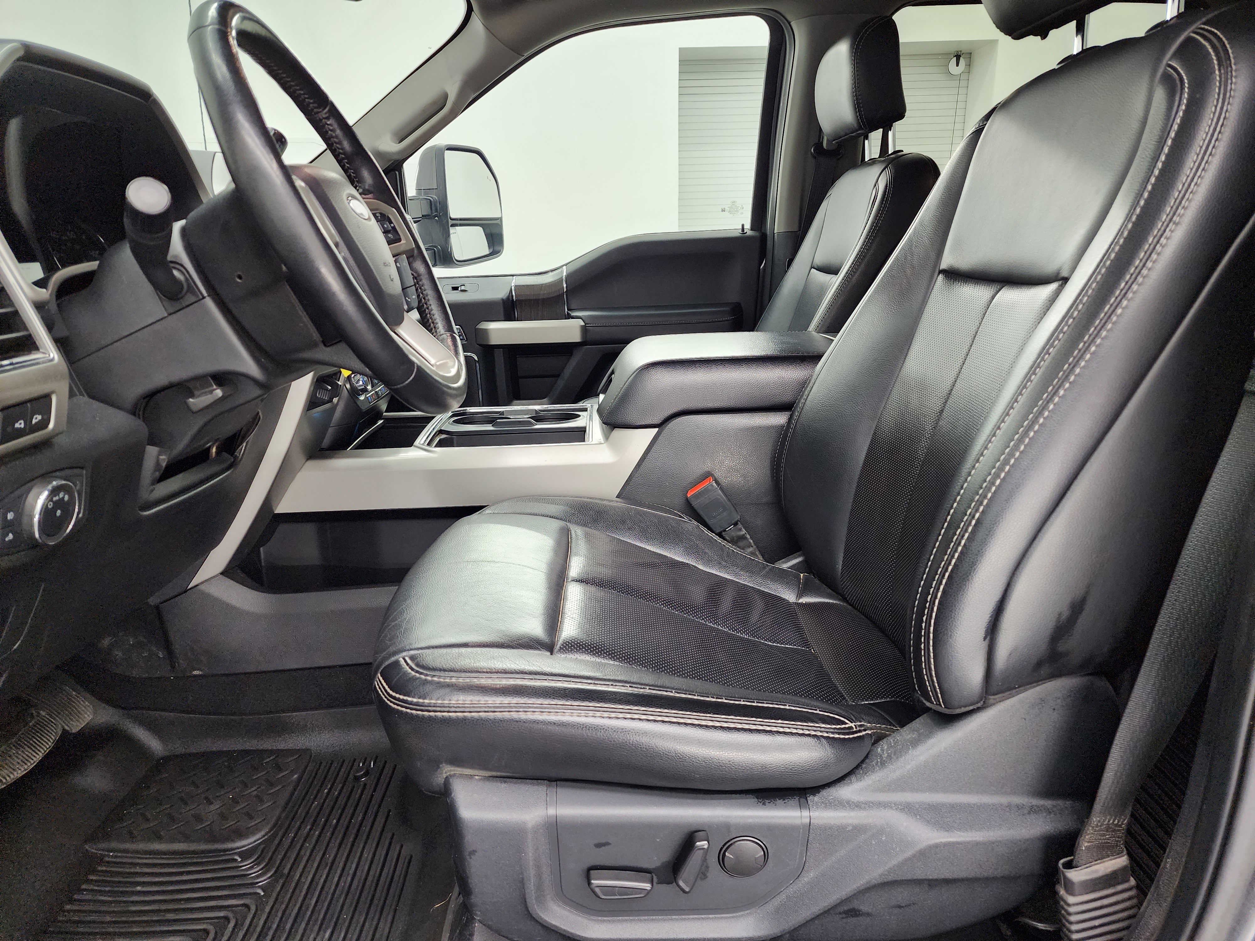 Used 2020 Ford F250 Lariat w/ Lariat Value Package image 8