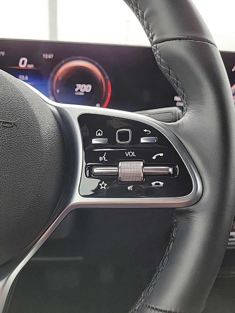 Used 2022 Mercedes-Benz GLB 250 4MATIC image 22