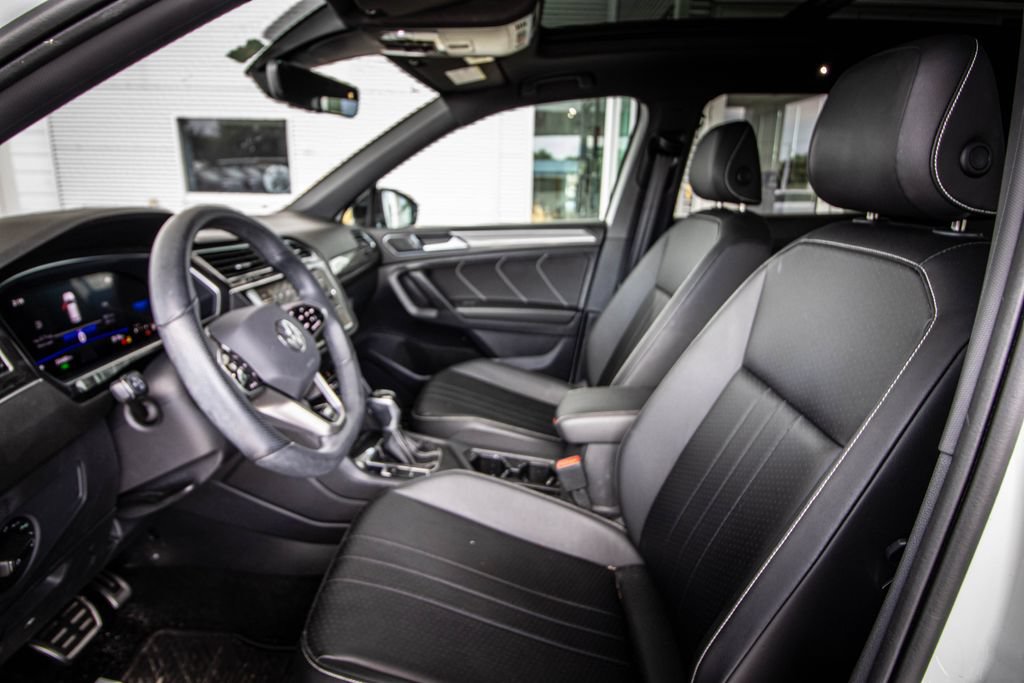 Certified 2023 Volkswagen Tiguan SE R-Line FWD image 23
