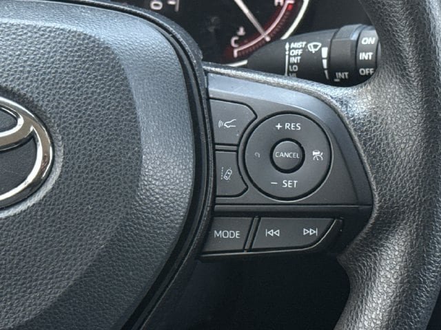 Used 2025 Toyota RAV4 XLE FWD image 15