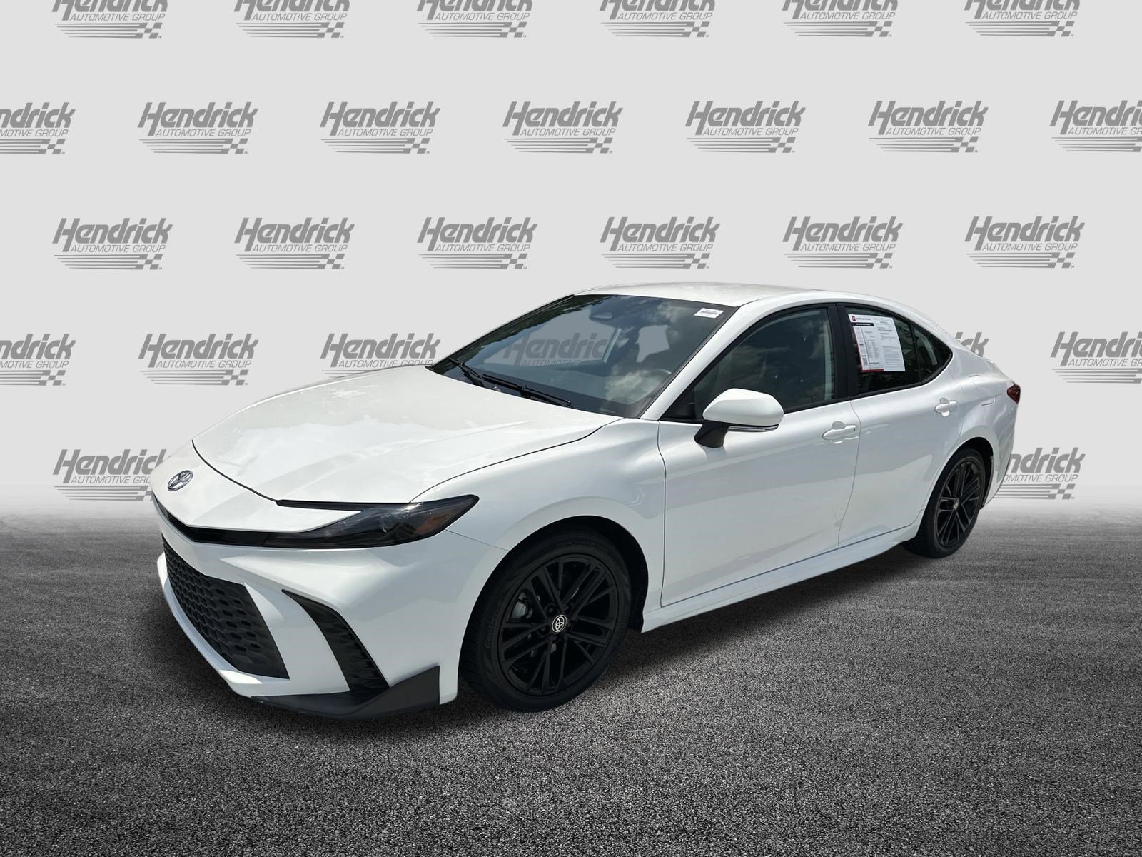 Used 2025 Toyota Camry SE FWD image 5