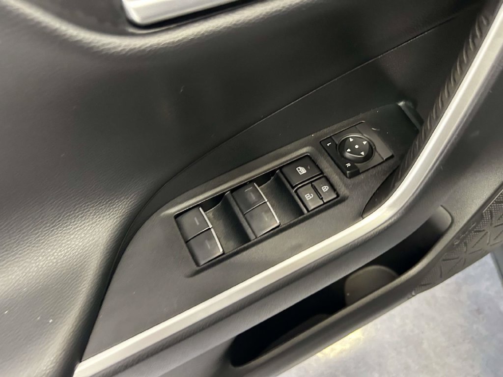 Used 2024 Toyota RAV4 XSE AWD/4WD image 18