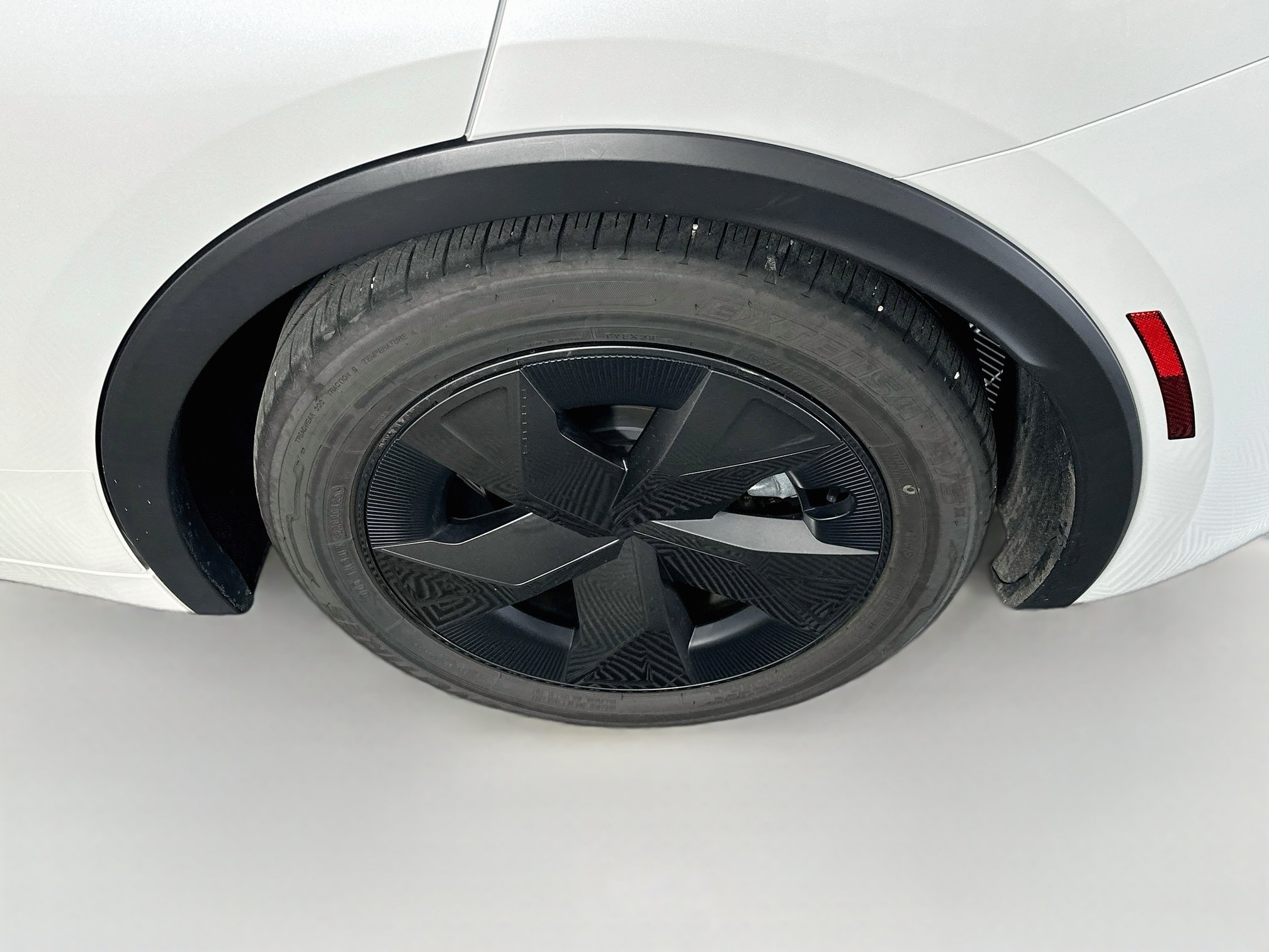 Used 2024 Toyota Prius LE FWD image 11