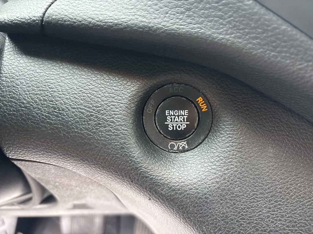 Used 2019 Jeep Cherokee Limited image 21