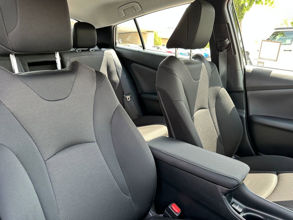 Used 2022 Toyota Prius L Eco image 18