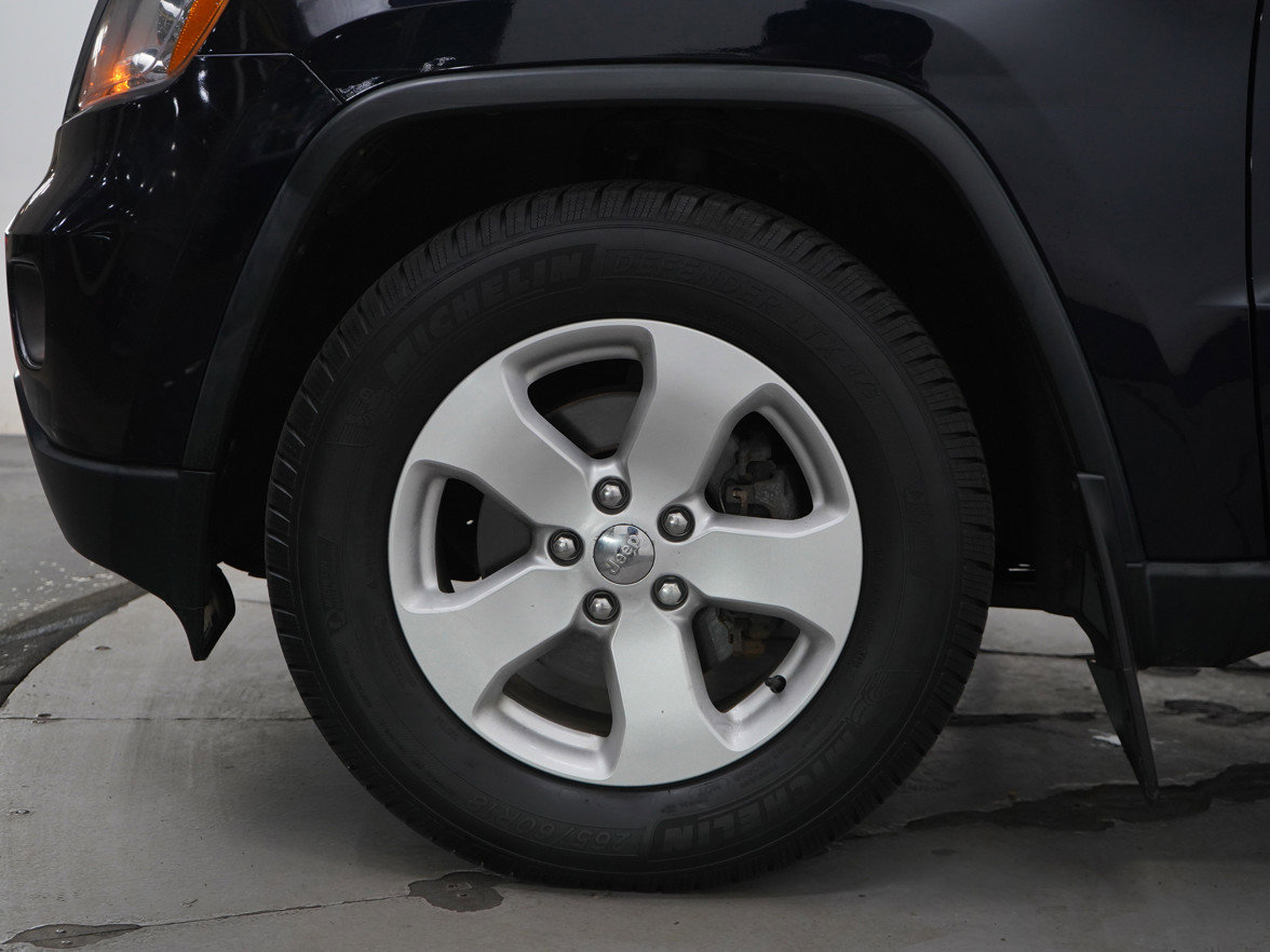 Used 2011 Jeep Grand Cherokee Laredo AWD/4WD image 28