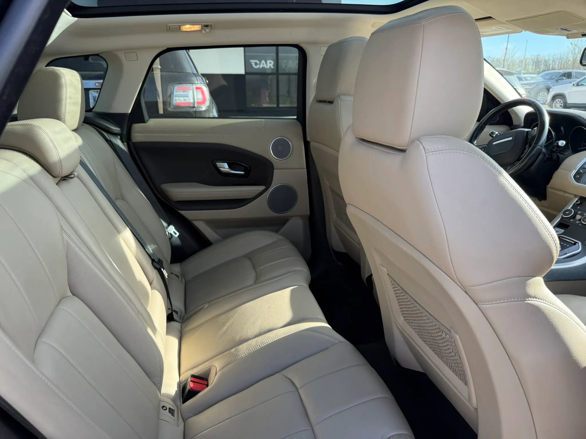 Used 2017 Land Rover Range Rover Evoque SE AWD/4WD image 24