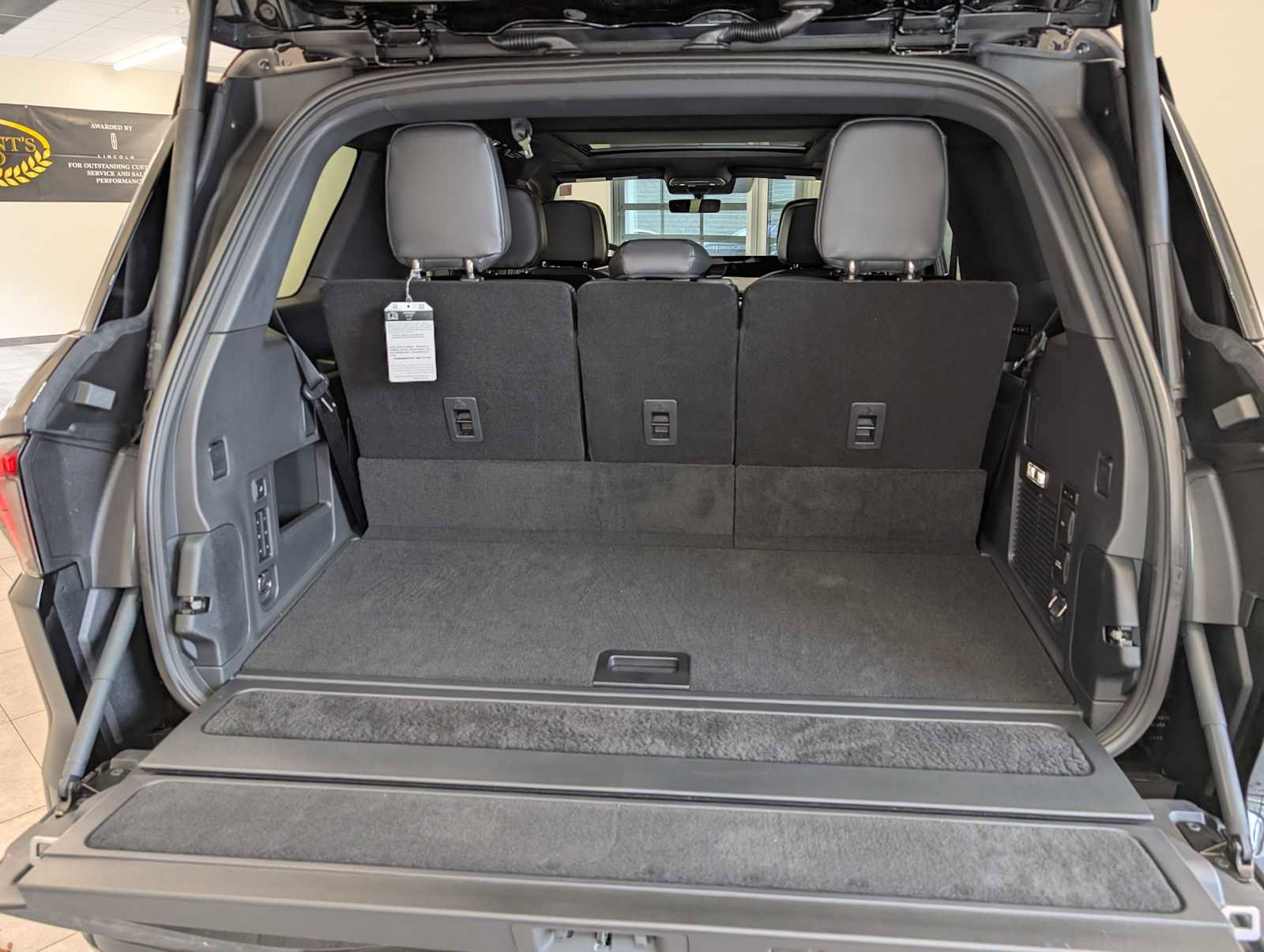 New 2025 Lincoln Navigator Reserve w/ Jet Appearance Package image 6