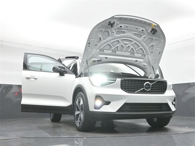 Used 2024 Volvo XC40 B5 Plus image 53