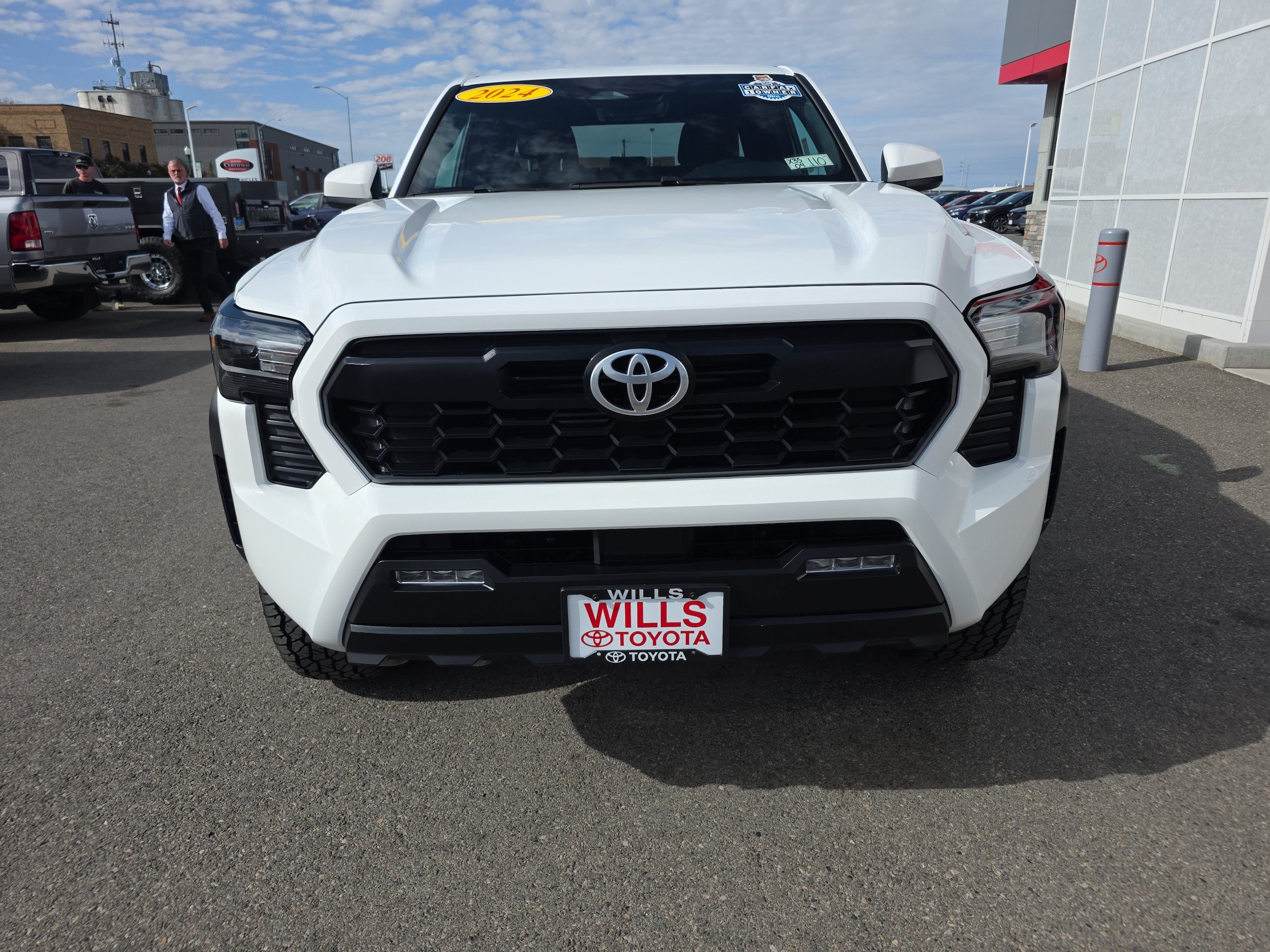 Used 2024 Toyota Tacoma TRD Off-Road AWD/4WD image 5