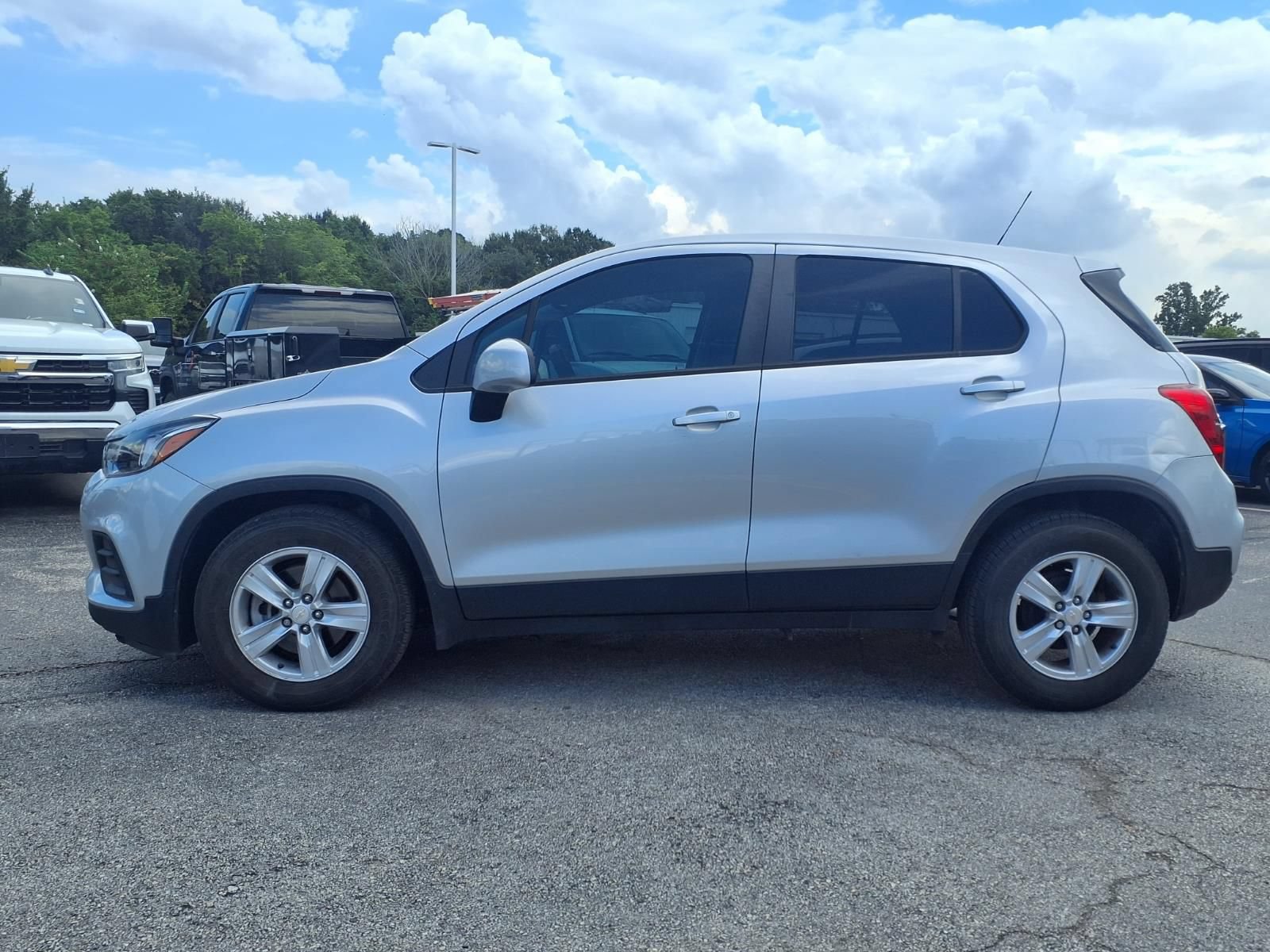 Used 2022 Chevrolet Trax LS w/ Tint and Cruise Package FWD image 24