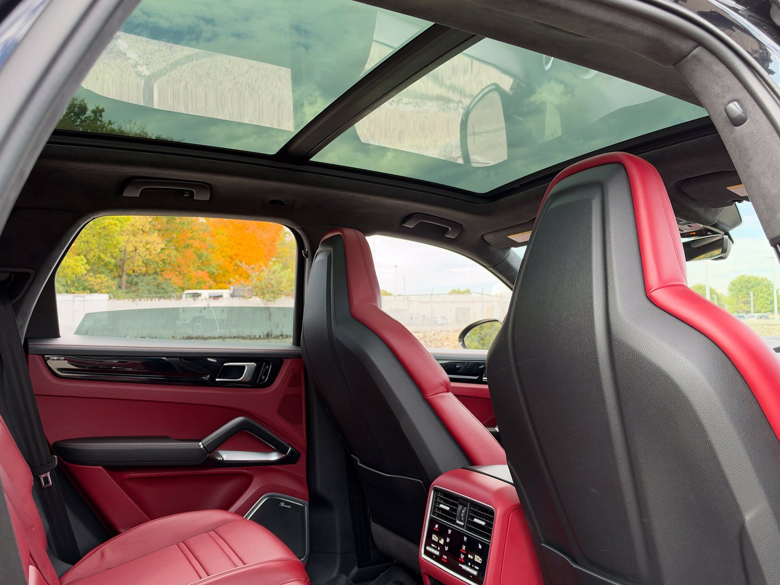 Certified 2020 Porsche Cayenne Turbo S AWD/4WD image 24