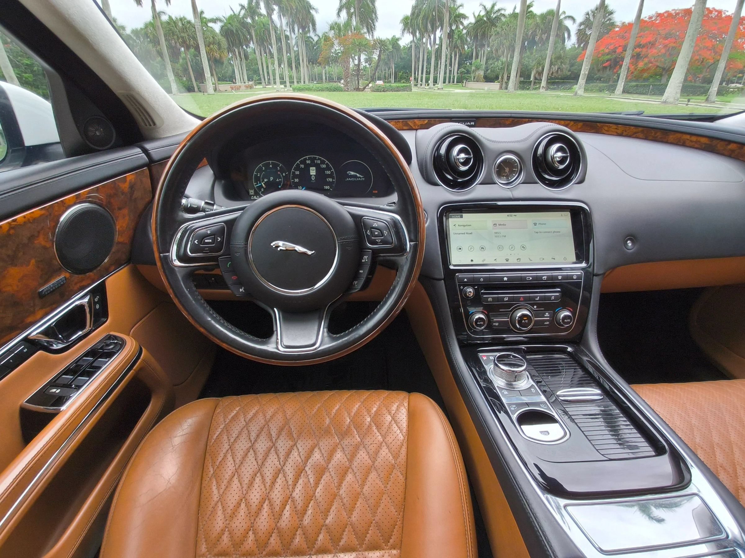 Used 2019 Jaguar XJ L Portfolio RWD image 15