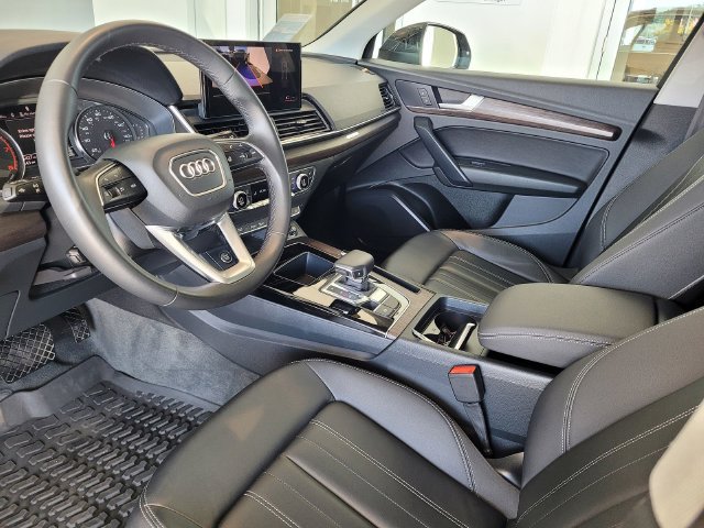 Used 2023 Audi Q5 2.0T Premium w/ Convenience Package AWD/4WD image 10