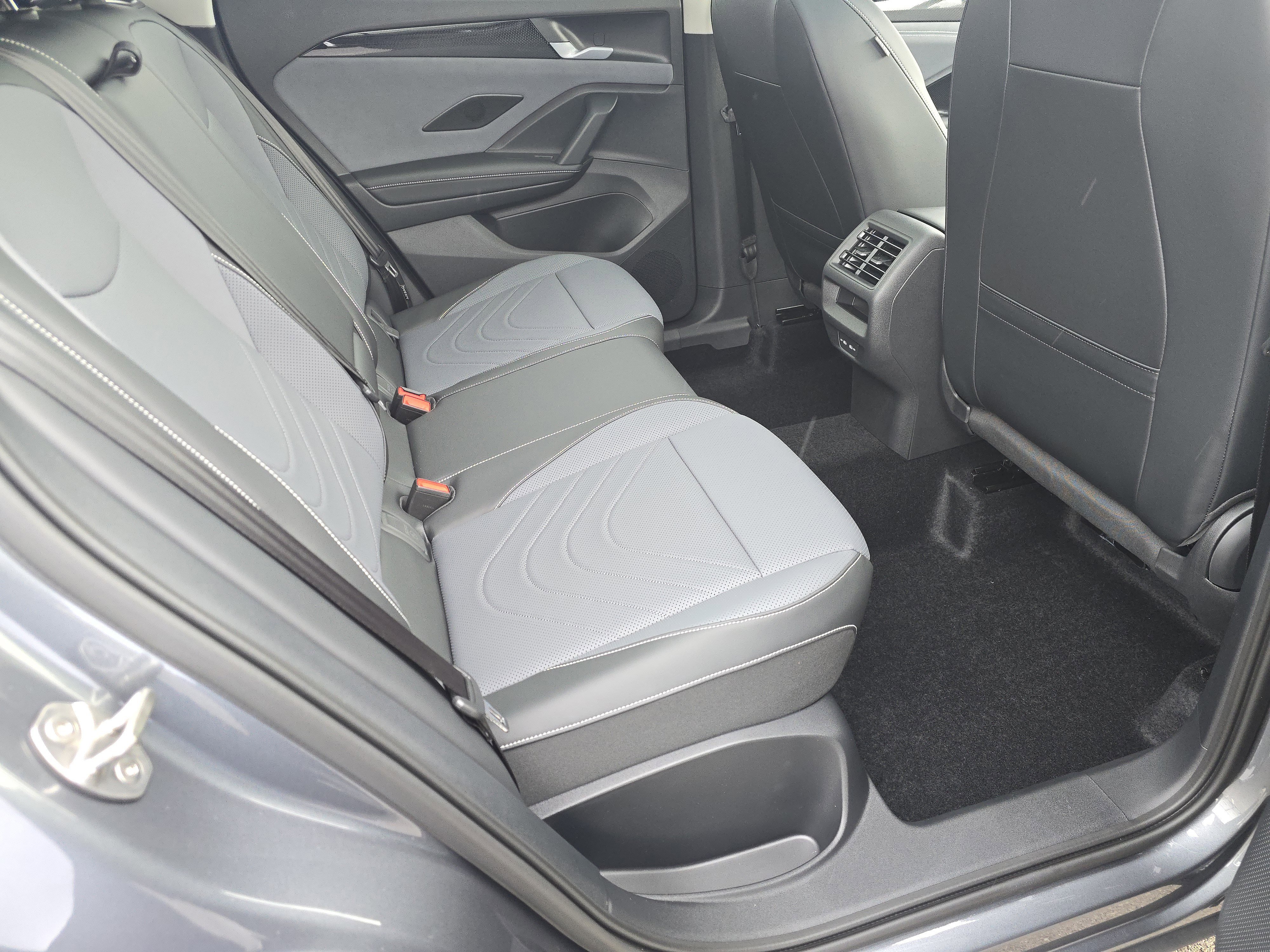 New 2026 Volkswagen Tiguan SE image 16