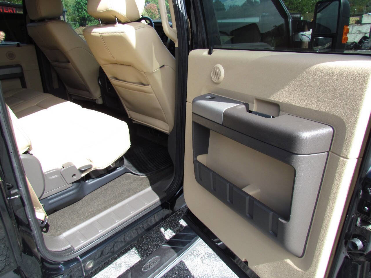 Used 2016 Ford F250 Lariat w/ Lariat Interior Package image 14