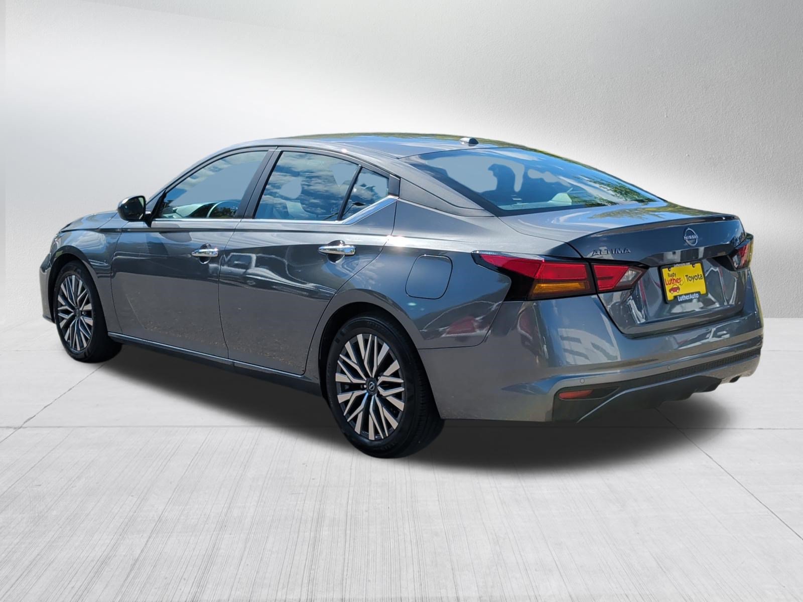 Used 2025 Nissan Altima 2.5 SV FWD image 5