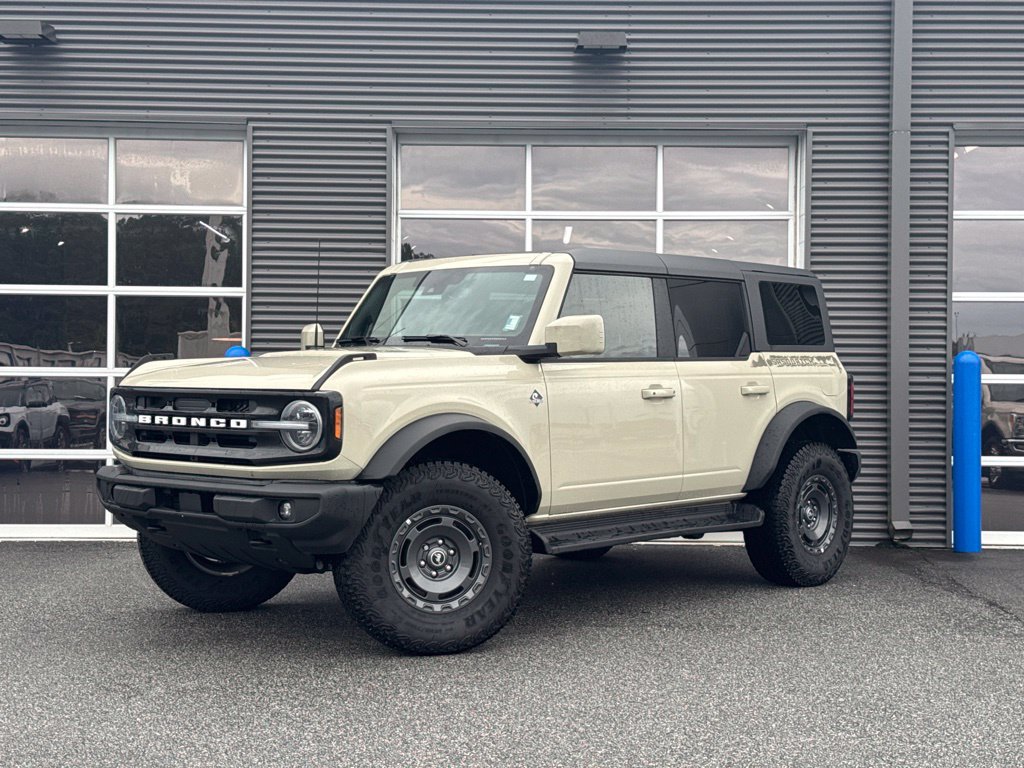 Used 2025 Ford Bronco Outer Banks w/ Sasquatch Package AWD/4WD image 1