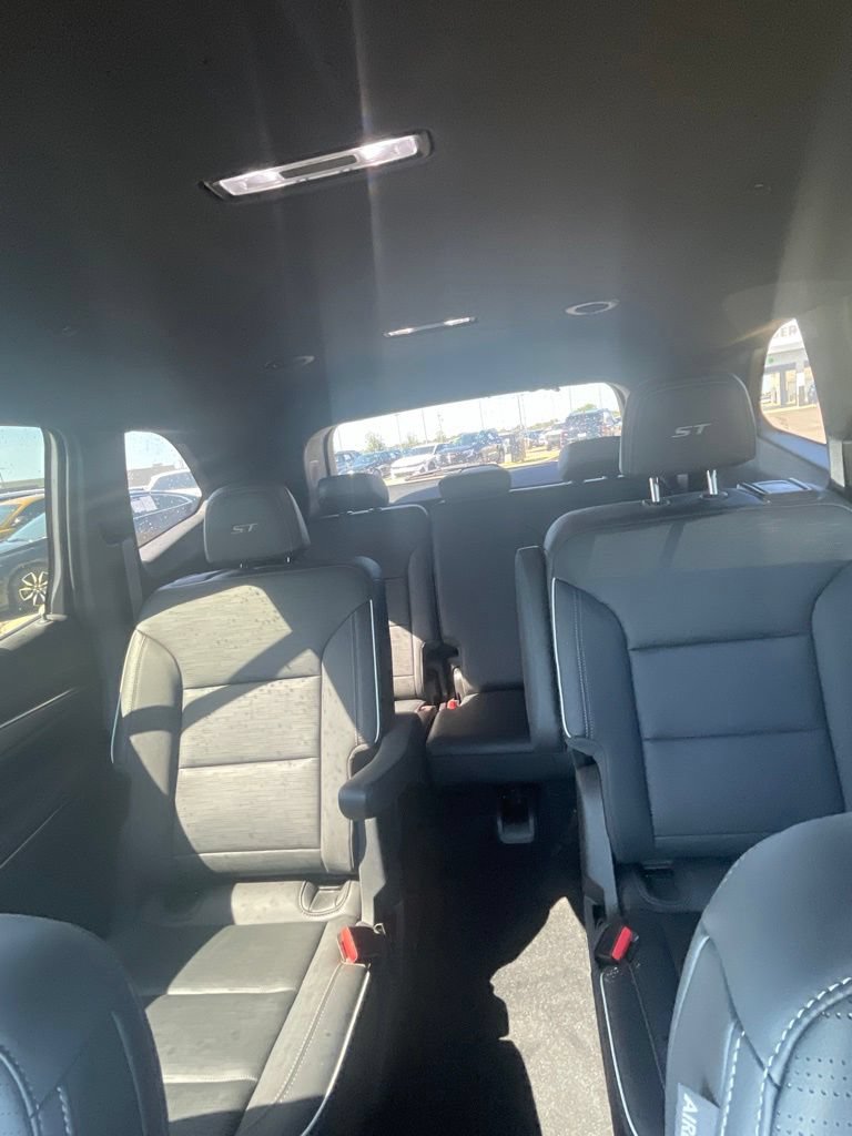 Used 2025 Buick Enclave Sport Touring FWD image 18