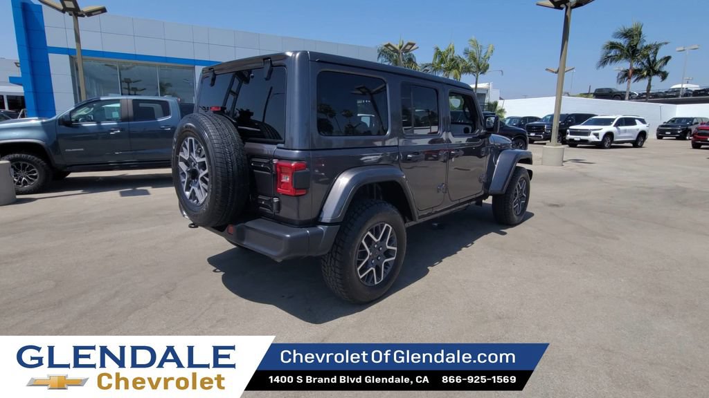Used 2025 Jeep Wrangler Unlimited Sahara AWD/4WD image 8