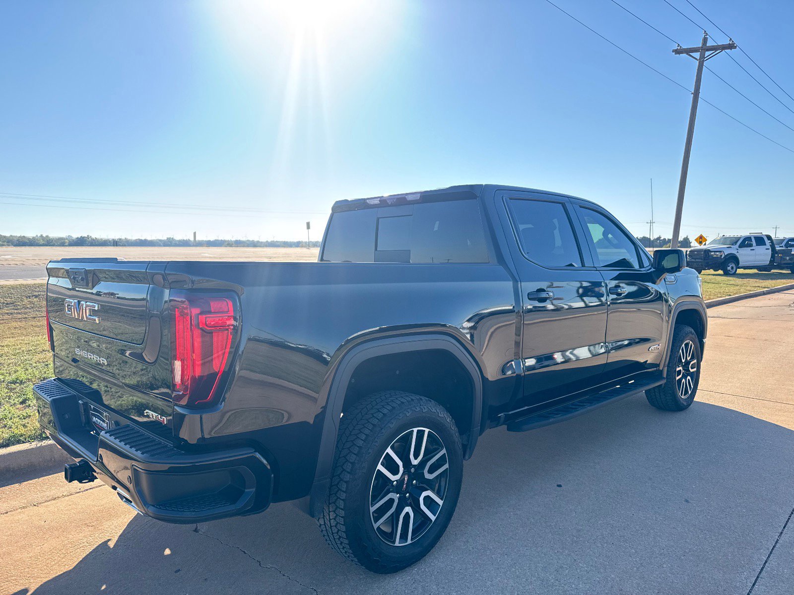 Used 2022 GMC Sierra 1500 AT4 w/ AT4 Premium Package image 3