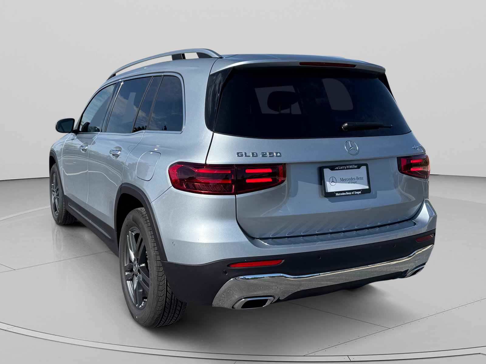 New 2026 Mercedes-Benz GLB 250 4MATIC image 3
